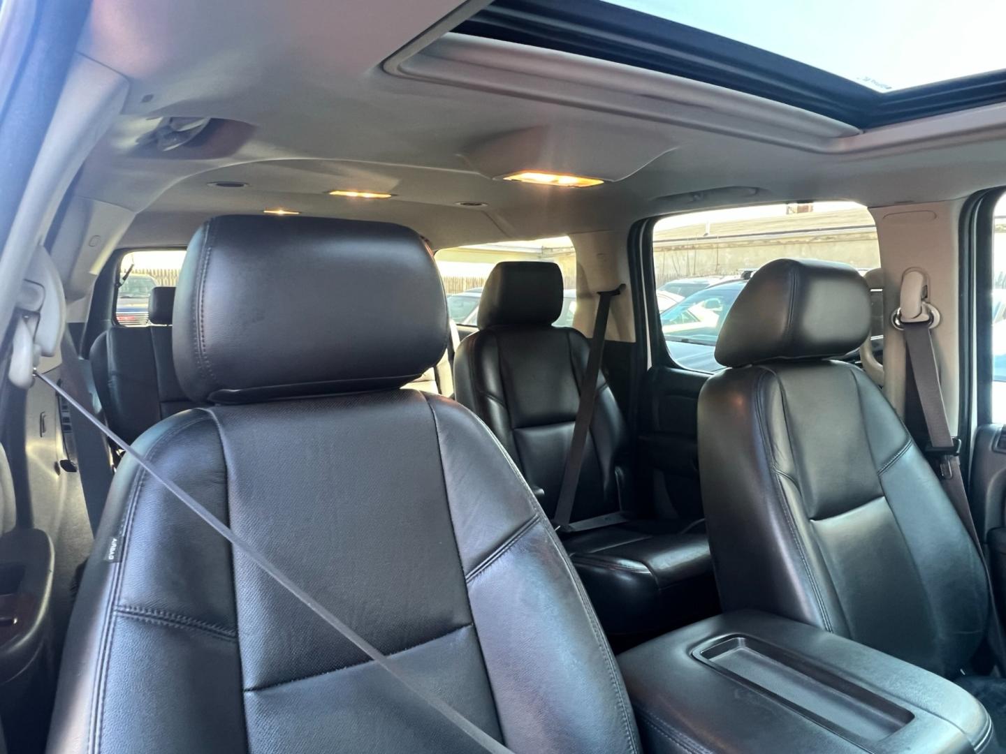 2014 White /Black Leather Chevrolet Suburban LTZ 1500 4WD (1GNSKKE77ER) with an 5.3L V8 OHV 16V FFV engine, 6 SPEED AUTOMATIC transmission, located at 1018 Brunswick Ave, Trenton, NJ, 08638, (609) 989-0900, 40.240086, -74.748085 - Photo#26